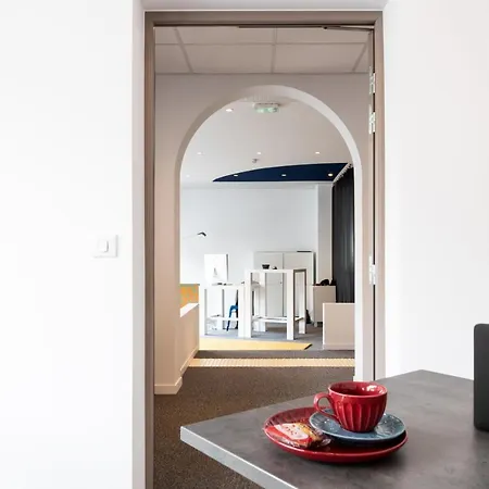 Отель Urban Style Biarritz Le Relais 3*