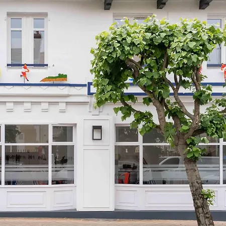 Отель Urban Style Biarritz Le Relais 3*