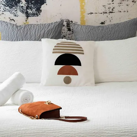 Отель Urban Style Biarritz Le Relais Биарриц