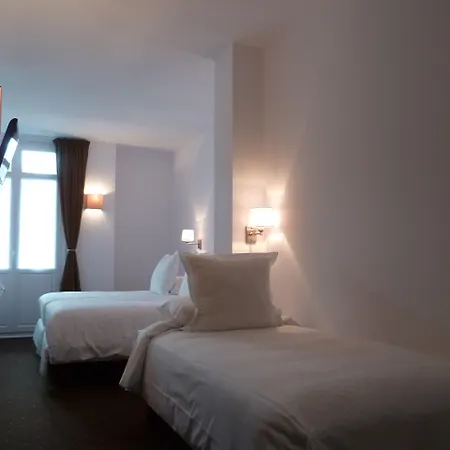 Urban Style Biarritz Le Relais 3* Биарриц