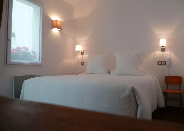 Отель Urban Style Biarritz Le Relais 3*